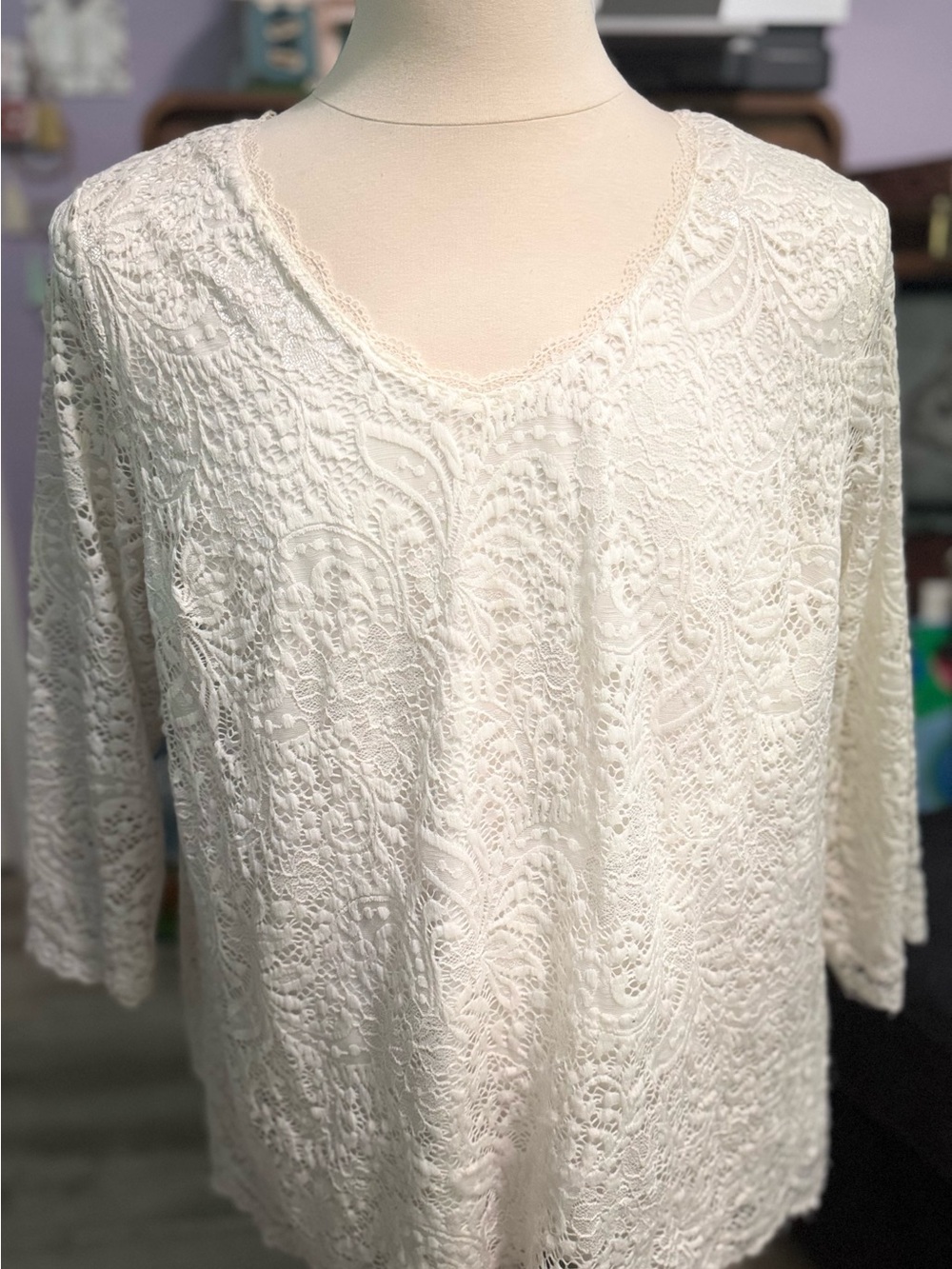 COMFY! Roz & Ali Cream Lace V Neck Top